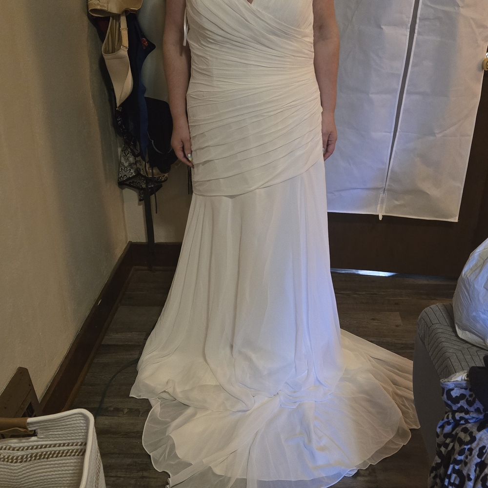Elegant White Sleeveless Gown